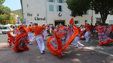 Fiesta de la anexión de Guanacaste llegó a Francia con el ballet folclórico Mi Linda Costa Rica