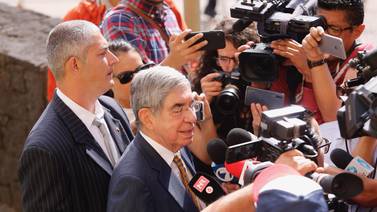 Expresidente Óscar Arias y su esposa sufrieron  un accidente de tránsito en la ruta 27