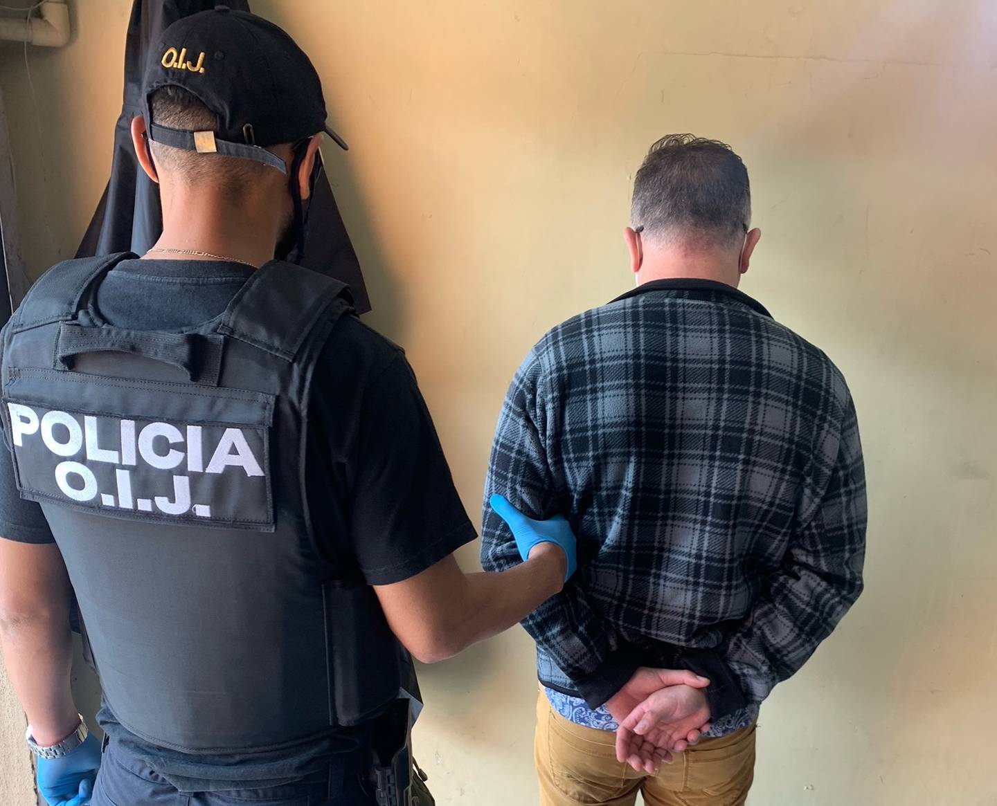 Detenido en San Antonio de Escazú por usar tarjeta bancaria de adulto mayor. Foto OIJ.