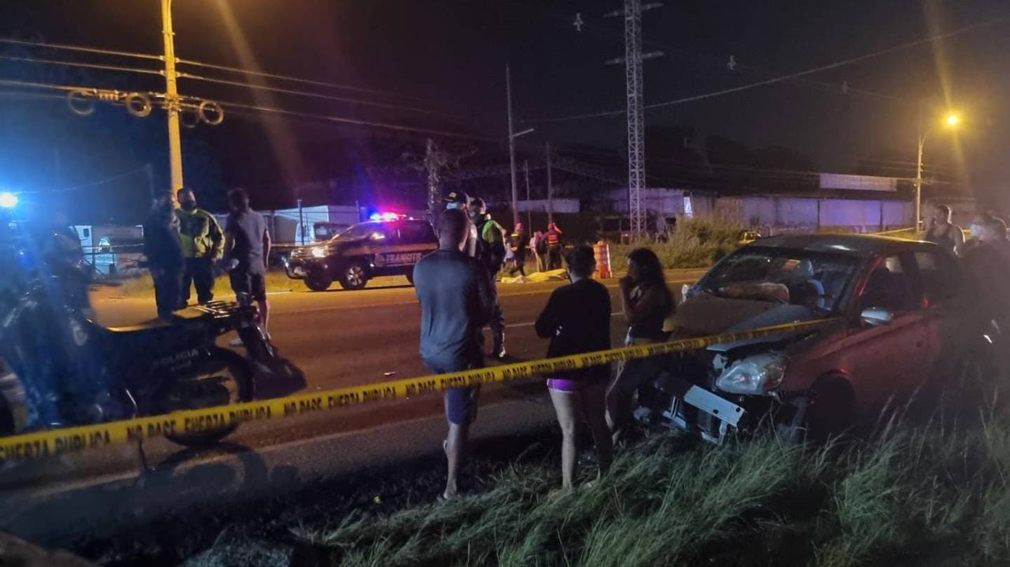 Motociclista y ciclista fallecen en choque en Alajuela. Foto Francisco Barrantes.