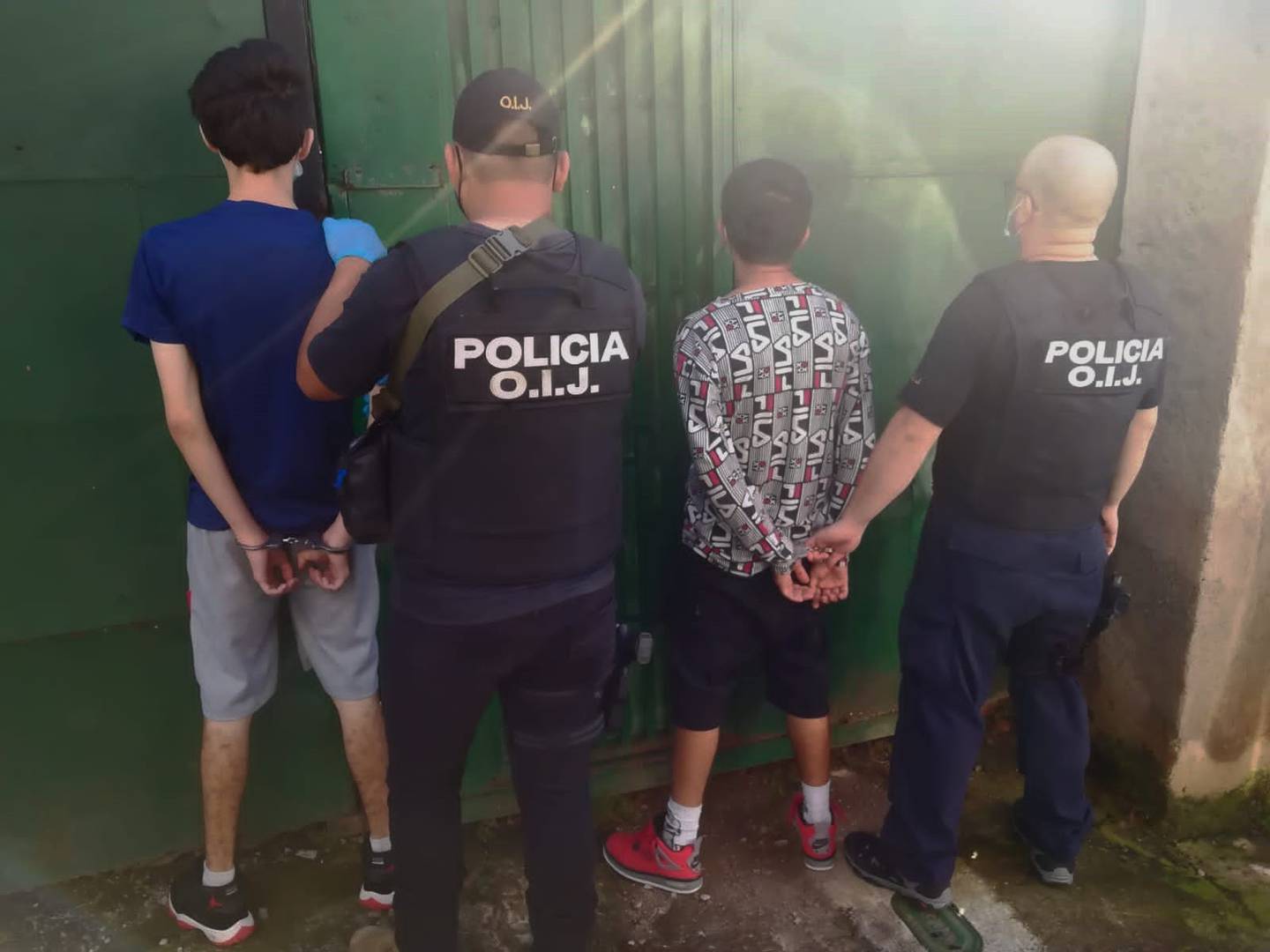 Los dos jóvenes fueron detenidos en San Juan de Dios de Desamparados. Foto OIJ.