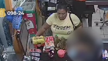 Buscan a señora por aparentemente irse de compras con tarjeta robada 
