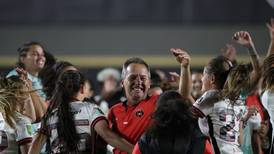 Wílmer López cuestiona a presidente de fútbol femenino por comentarios sobre Alajuelense