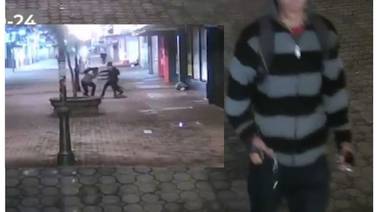Así hirieron a hombre para robarle el celular en el centro de San José 
