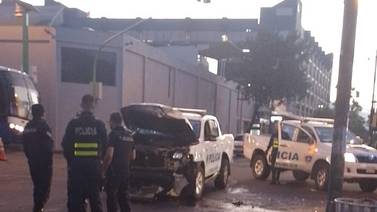 Dos patrullas chocaron de frente en San José