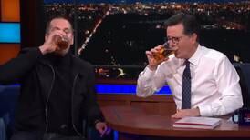 (Video) Tom Brady demostró que tampoco la birra lo detiene