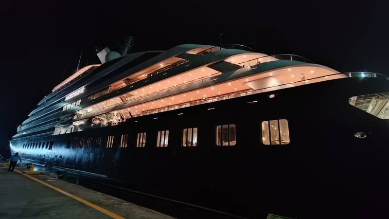 Mega-yate de $250 millones ancló en Quepos por el inicio de la temporada de cruceros de expedición y lujo