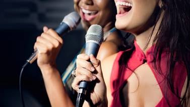 Olvídese de cantar “Cosas del amor” en karaokes familiares