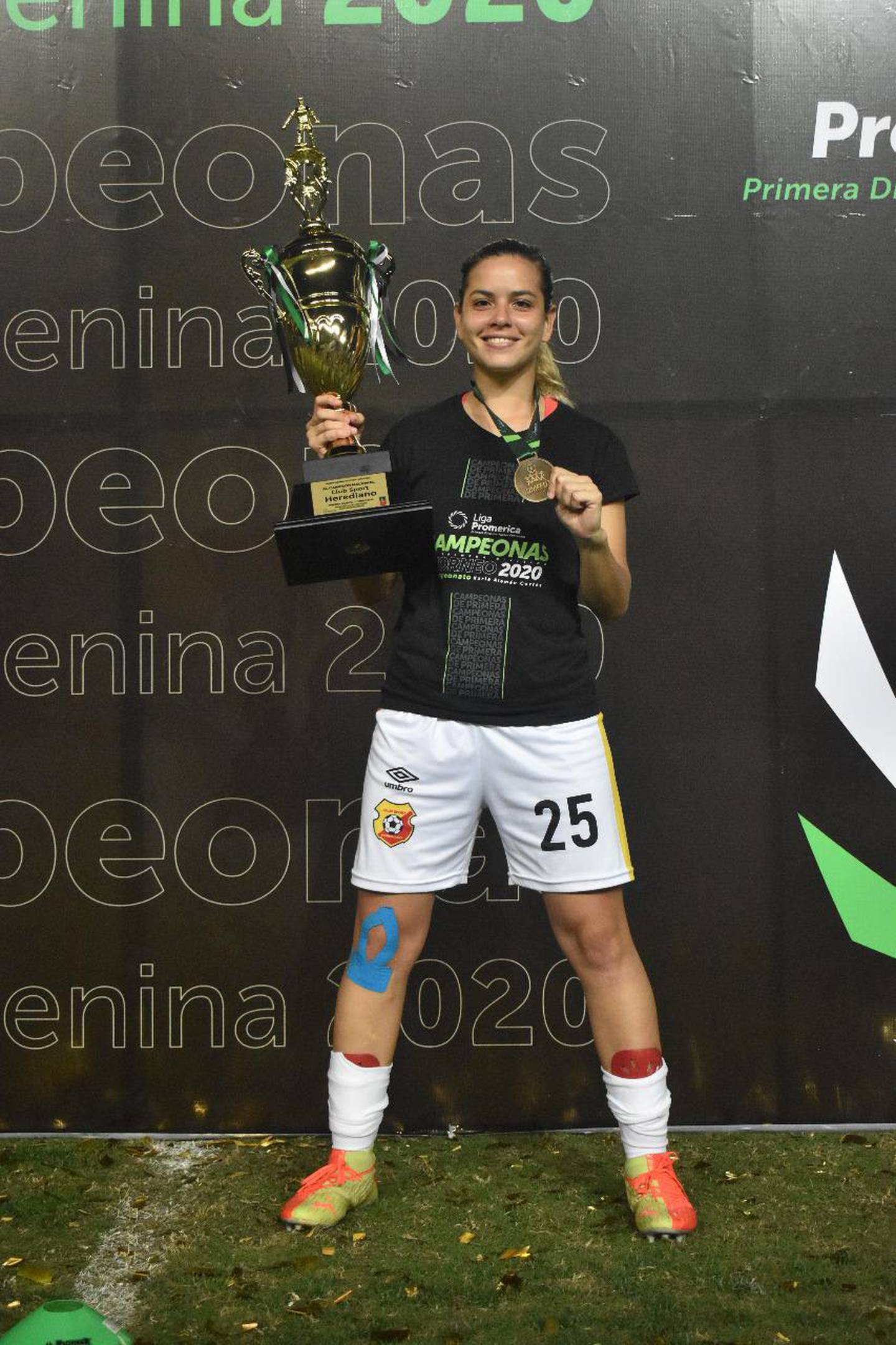 Michelle Montero Venegas, la jugadora de fútbol femenino que se fue a Israel como la más feliz del universo a cumplir el sueño de toda su vida porque ya desde los 7 años era la goleadora de las mejengas de hombres en la finca bananera El Álamo en Sarapiquí