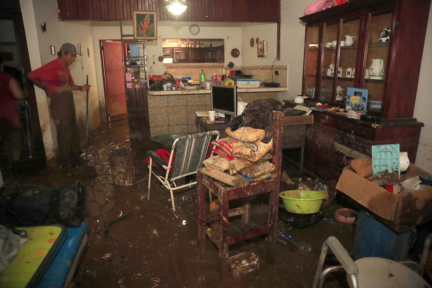 27/09/2023     San Rafael Abajo de Desamparados. Seguimiento a inundaciones en Calle Areneros donde varias viviendas fueron anegadas, durante la tarde noche del pasado martes, debido al desbordamiento del río Cañas.
