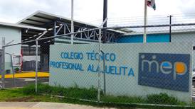Estudiantes de CTP de Alajuelita llevan media especialidad por falta de un profesor 