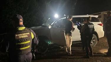 Policía les gana a delincuentes al recuperar carro robado en un bajonazo 