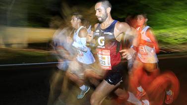 ¿Qué récord logró César Lizano al completar la maratón de Tokio?