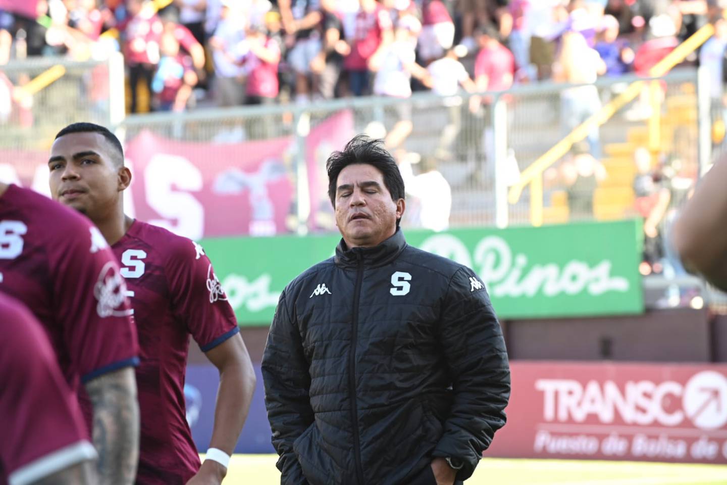 Vladimir Quesada fue recibido de manera tranquila previo al partido entre Saprissa y San Carlos en el estadio Saprissa. Foto: Albert Marín