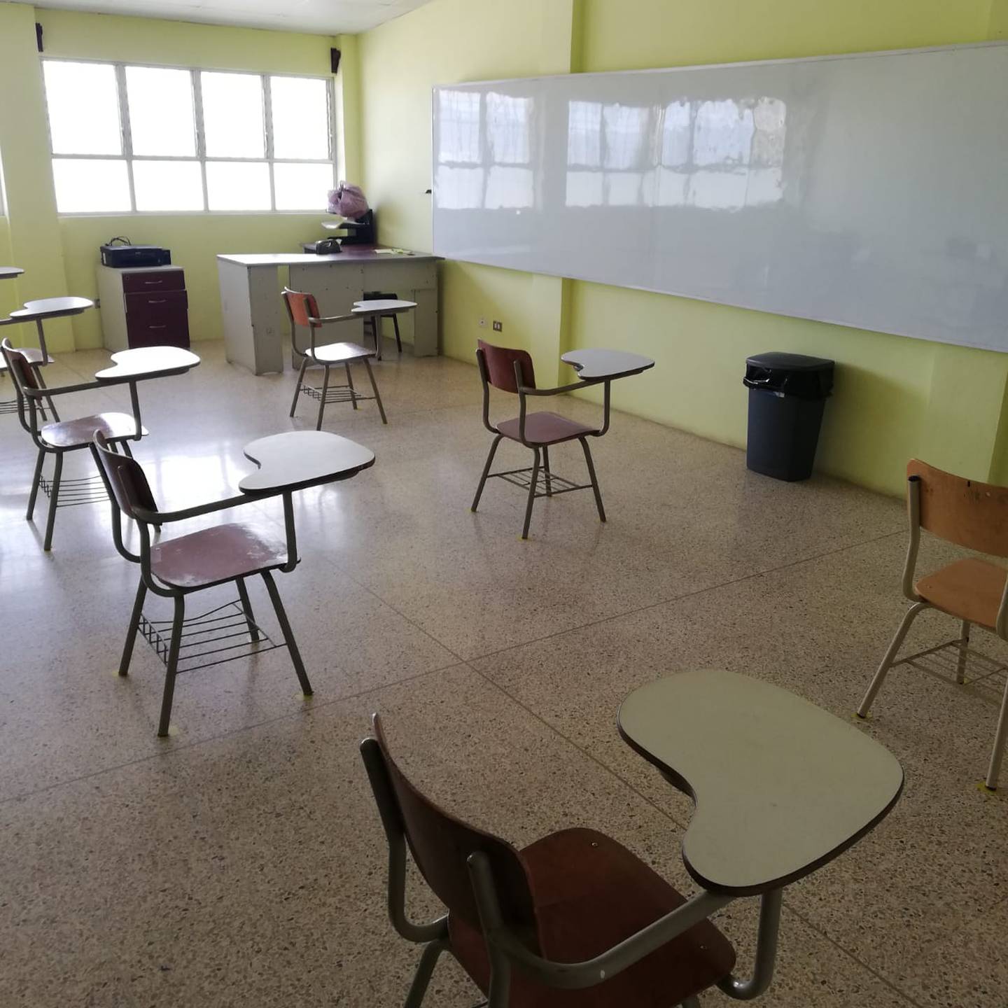 En la escuela Ismael Coto el distanciamiento entre pupitres permite a un máximo de 10 alumnos por aula