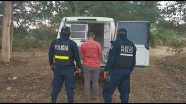 Detienen a regidor de la municipalidad de Carrillo en una gallera clandestina 