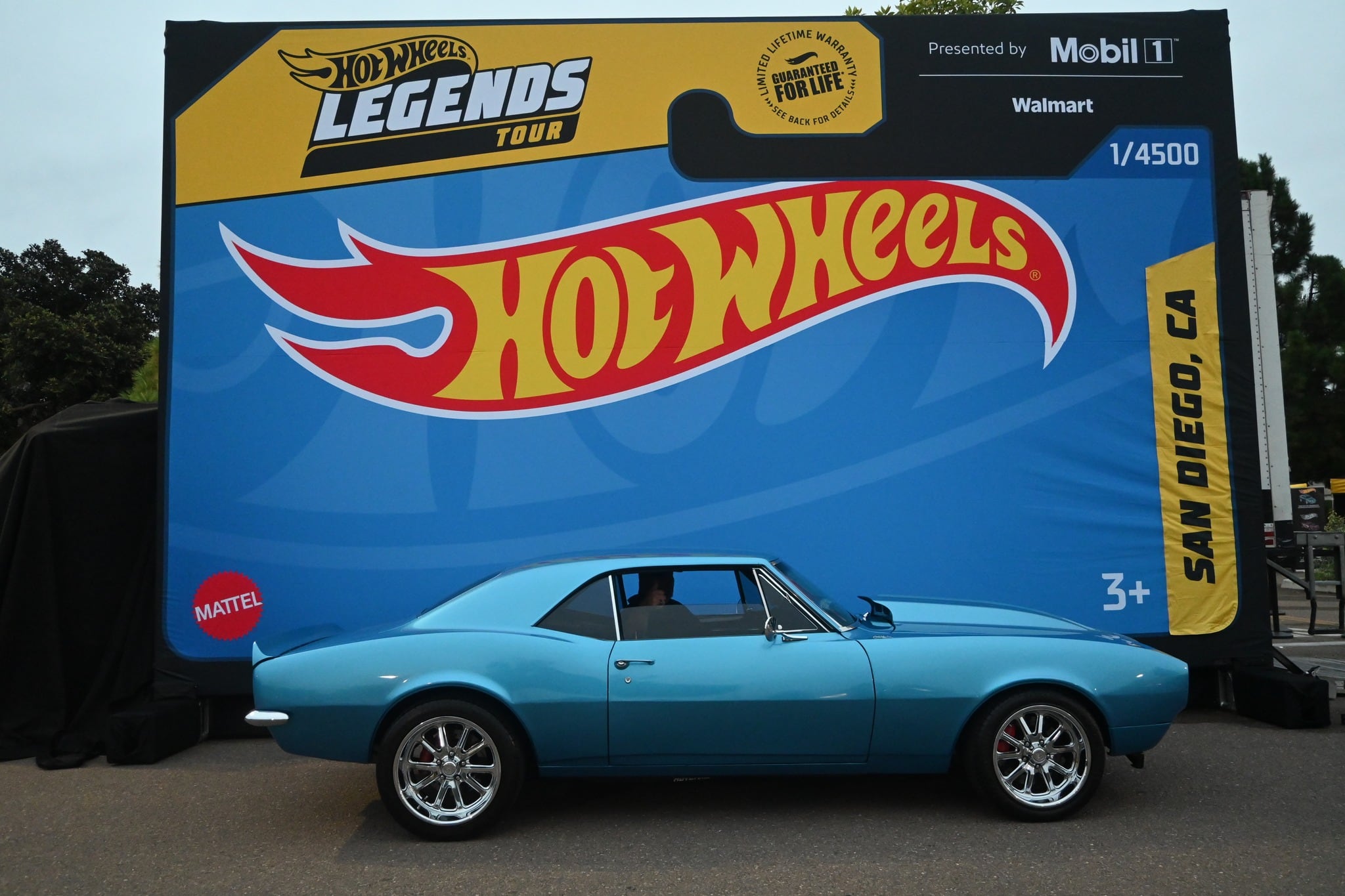 La tendencia en redes reemplaza las flores por carritos en miniatura.