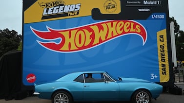 Este es el motivo por el que este 30 de septiembre del 2025 se le regalan carritos Hot Wheels a los hombres