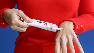 La crema de rosas es noticia por una decisión que tomó la Caja y es para siempre