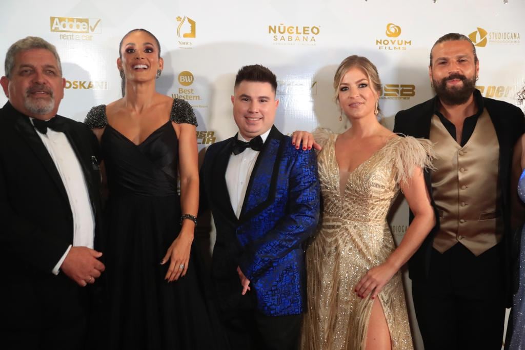 ¡Como princesas! Así llegaron Viviana Calderón y Johanna Solano al estreno de su película