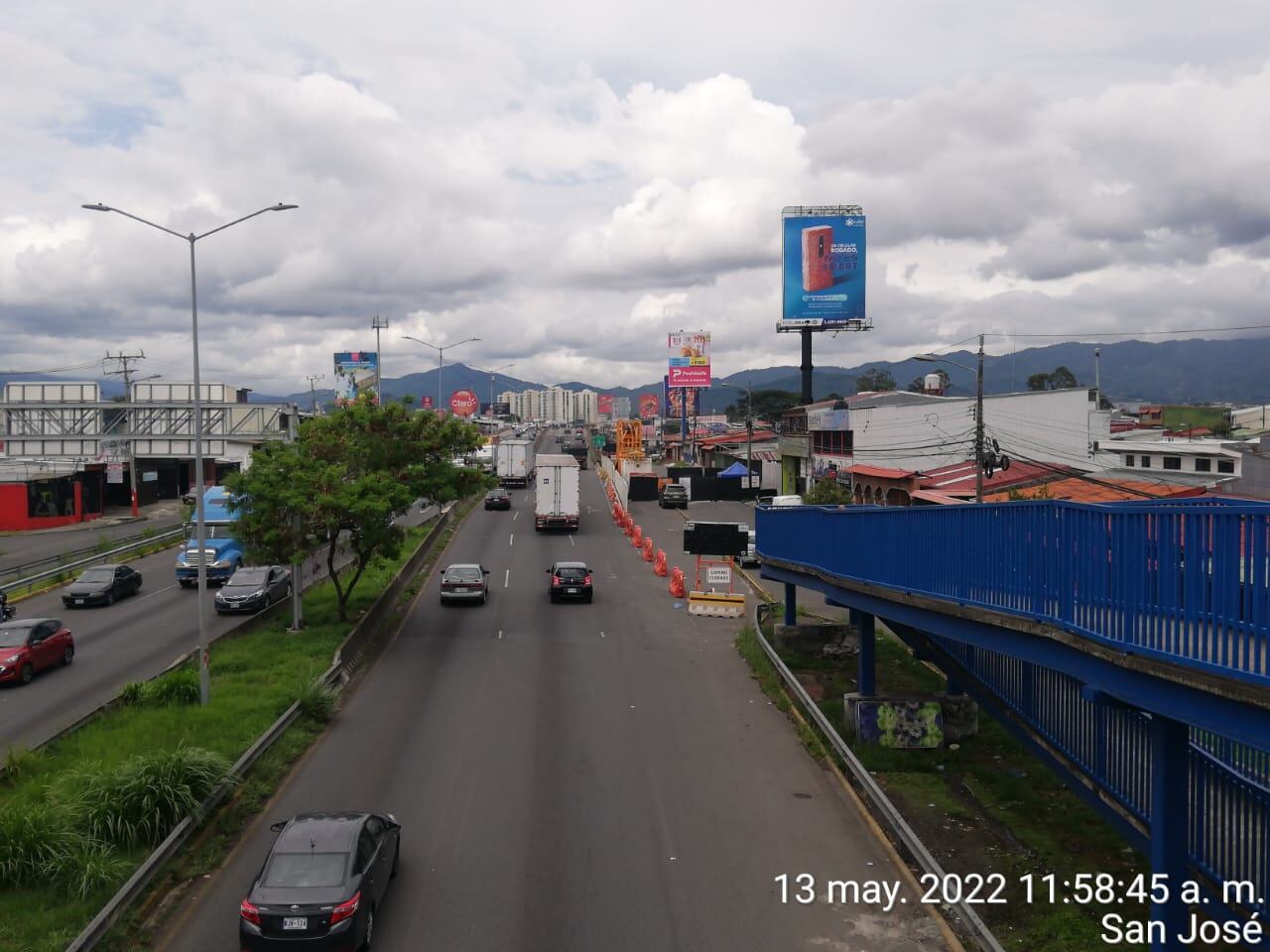 Ya Acueductos y Alcantarillados quitó el cierre del carril de ingreso a la Rontonda del Rancho Guanacaste cuando uno viene de los Hatillos hacia San Sebastián (sentido oeste-sur de la circunvalación en Hatillo 4)