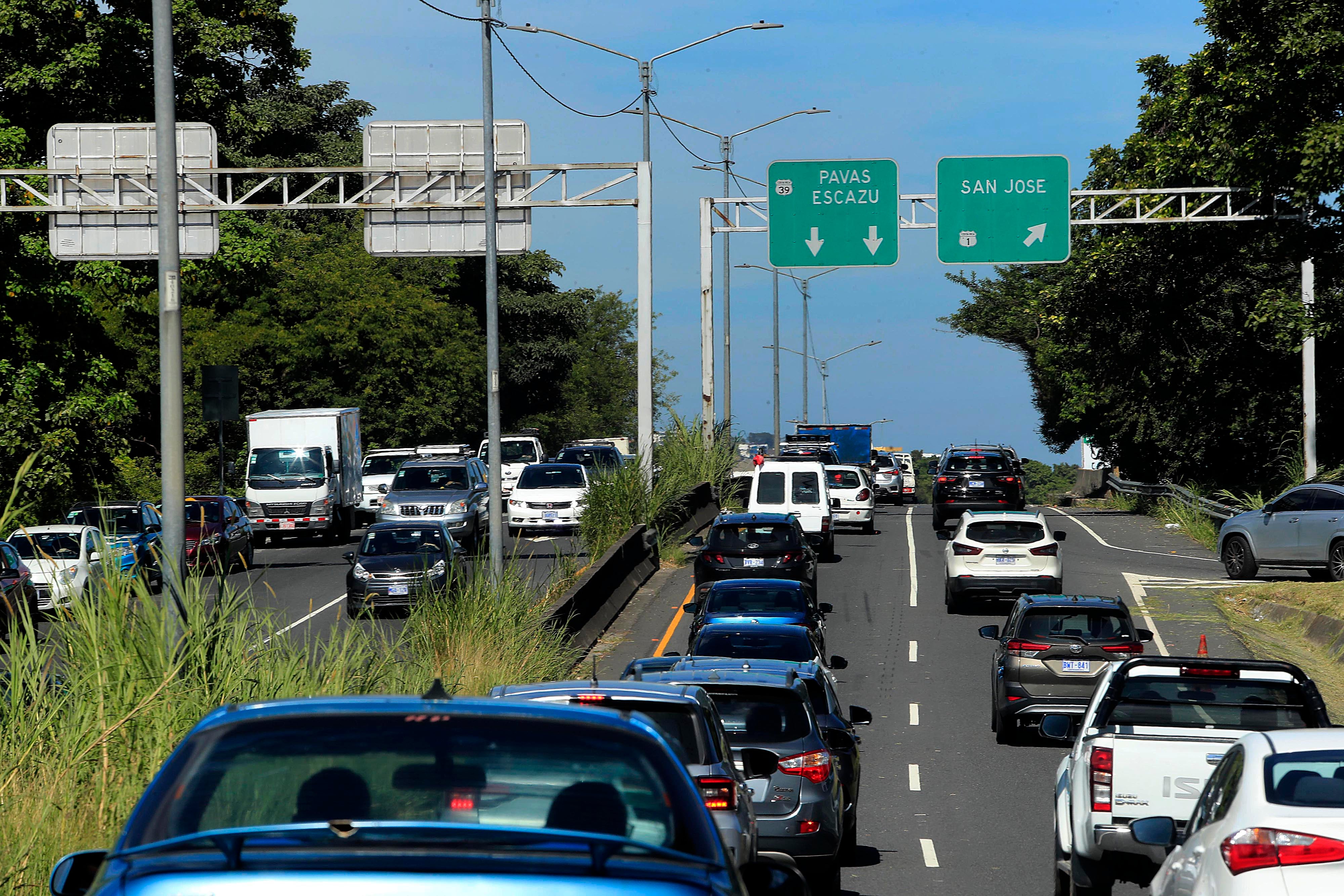 Vehículos en circulación para temas relacionados con marchamo, restricción vehicular, precio de combustibles, gasolina, etc.