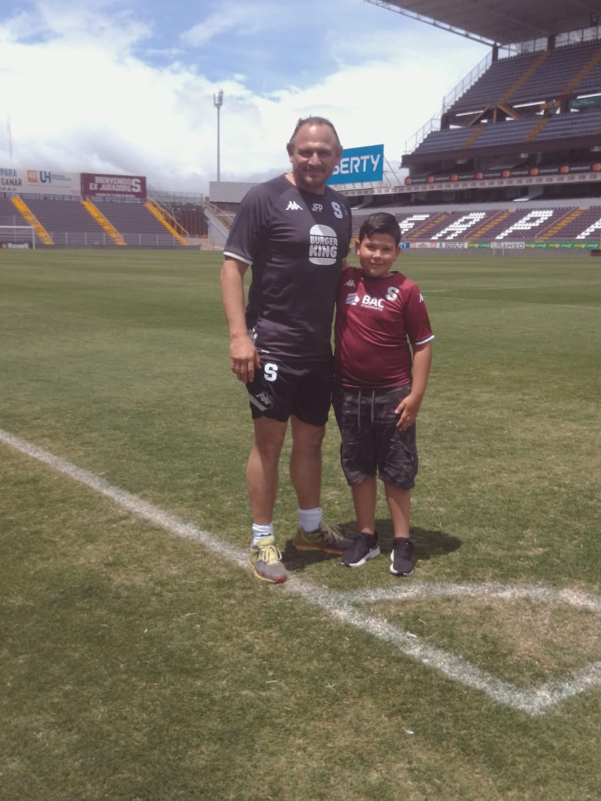 Thiago Rodríguez hizo un sueño realidad, al conocer a Kendall Waston, gracias al exportero José Francisco Porras. Cortesía.