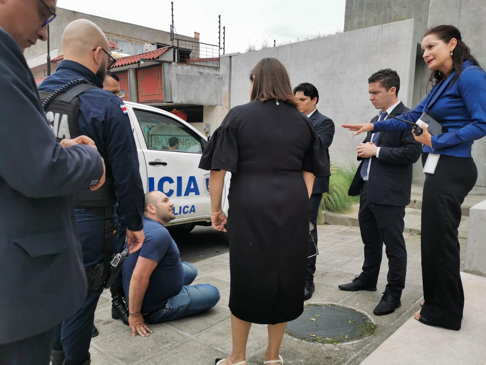 Un hombre llegó a la Asamblea Legislativa a armar un alboroto. Rocío Sandí.
