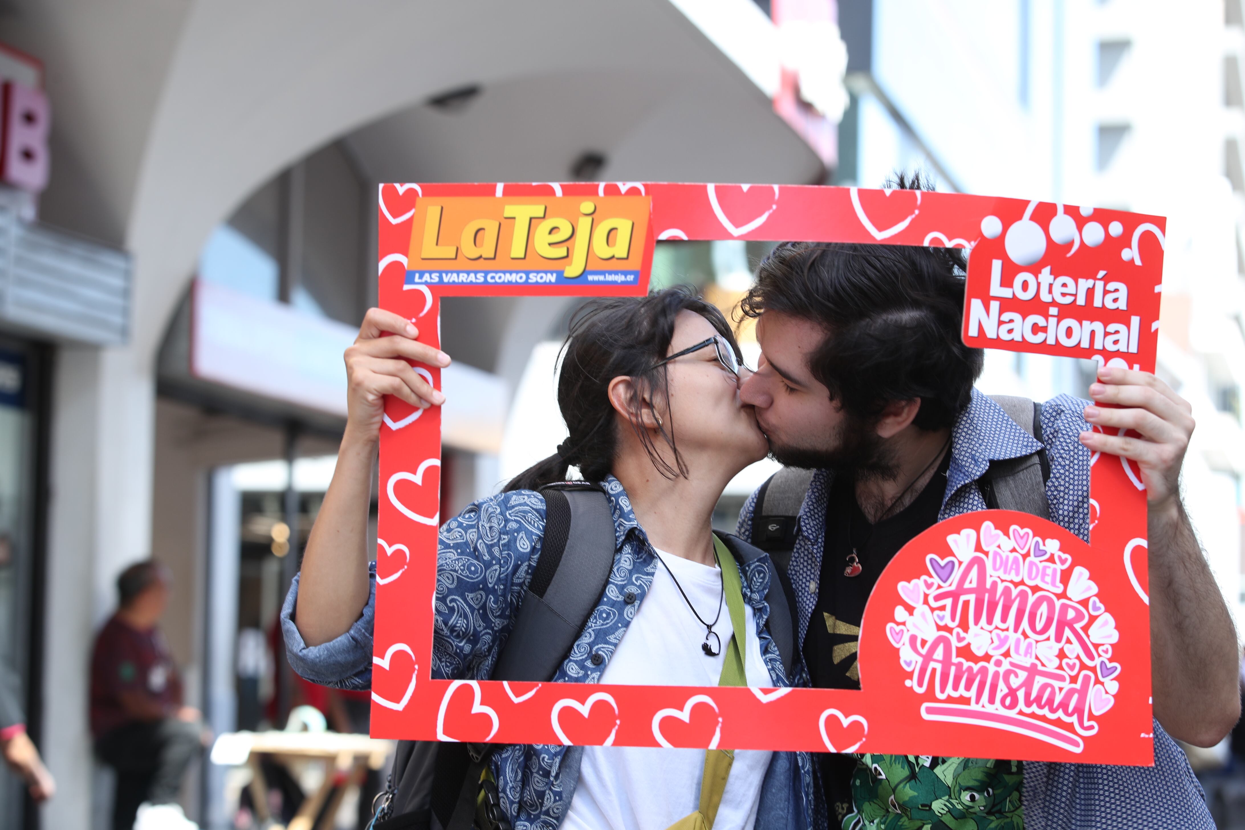 14/02/2024/ recorrido con La Teja donde los josefinos envían saludo especial por medio de las redes sociales de La Teja con un marco alusivo a san Valentín/ foto John Durán