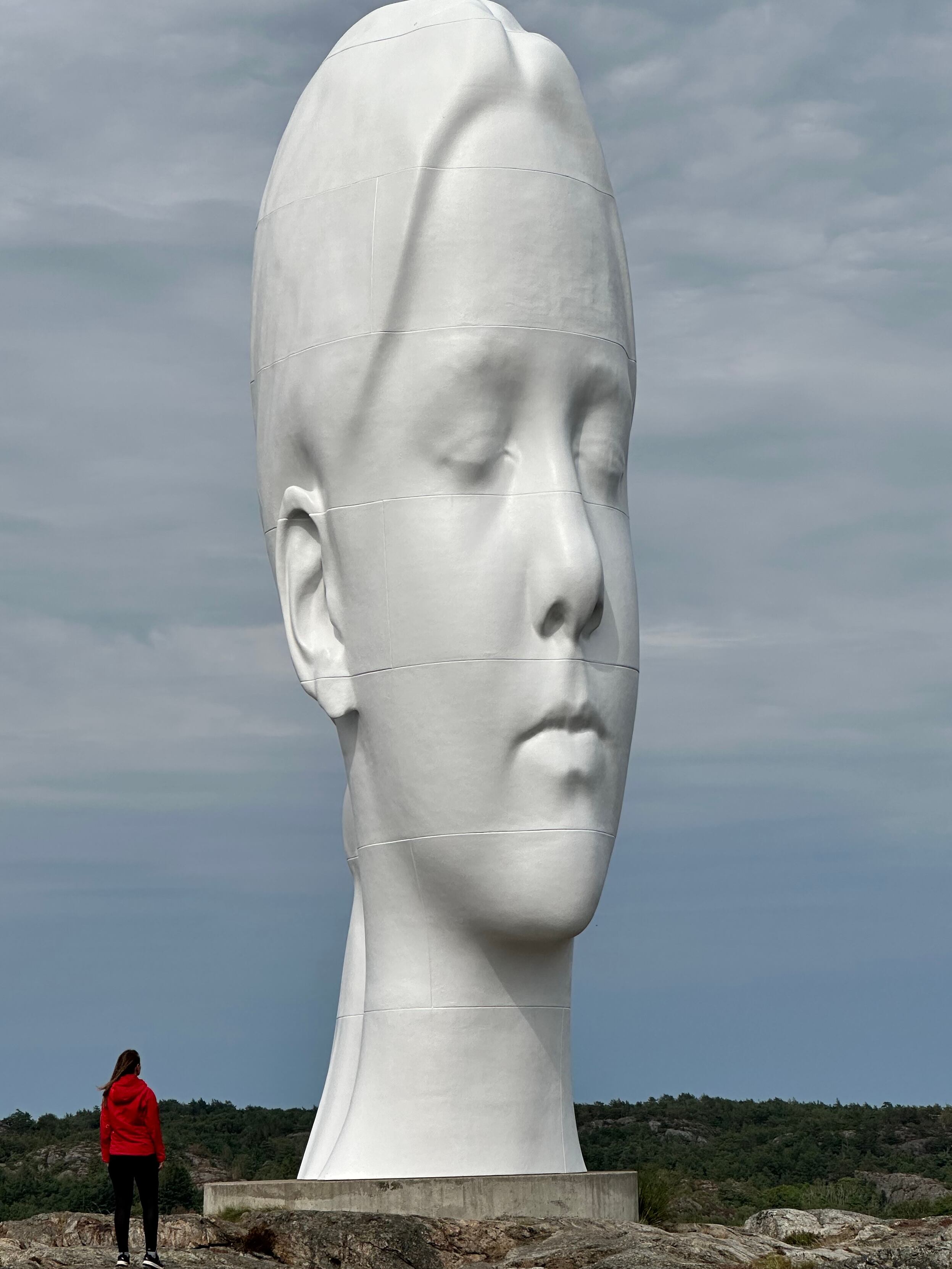 Ivannia Meza Pérez es una tica que ama el periodismo y ama viajar por eso trabaja para clientes en Costa Rica, pero desde cualquier país del mundo. La foto es en Suecia.