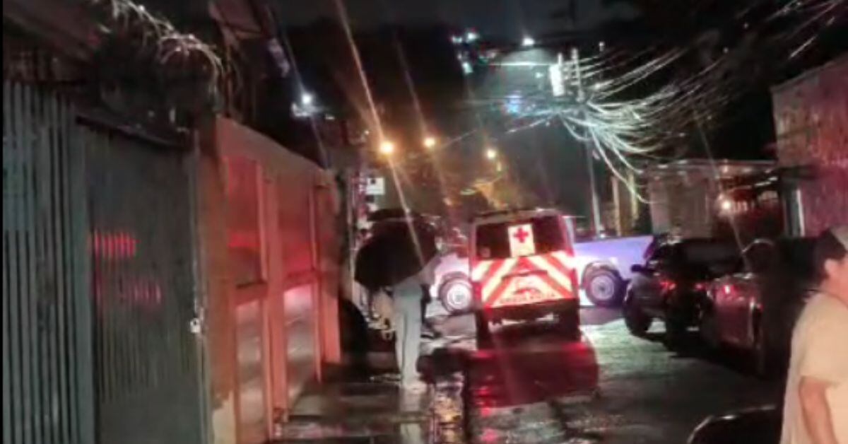 Los hechos ocurrieron frente a la panadería San Antonio, en Santa Rita de Aserrí, San José. (Foto: suministrada por Keyna Calderón, corresponsal GN)