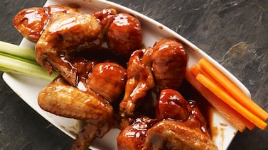 Famoso restaurante tiene puestos de trabajo disponibles en los que pagan hasta 800 mil colones