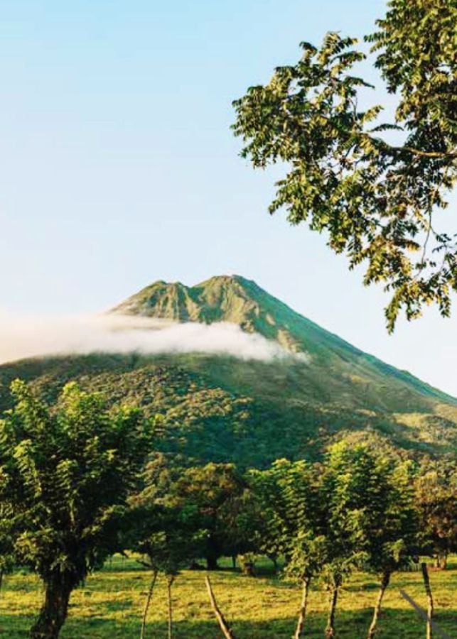 Imágenes llenas de "Pura Vida" embellecen a una de las revistas de viaje más influyentes del mundo. National Geographic Traveller del Reino Unido dedicará la portada y el reportaje principal de su edición impresa y digital de junio a nuestro país. Bajo el título “Costa Rica: de Costa a Costa”, un artículo exclusivo invita a los lectores británicos a sumergirse en la paradisíaca oferta turística del territorio nacional.