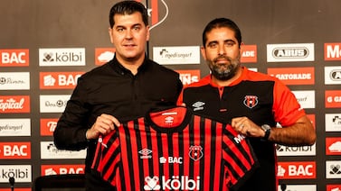 Solo un integrante del cuerpo técnico de Óscar Ramírez en Alajuelense sigue con Ismael Rescalvo