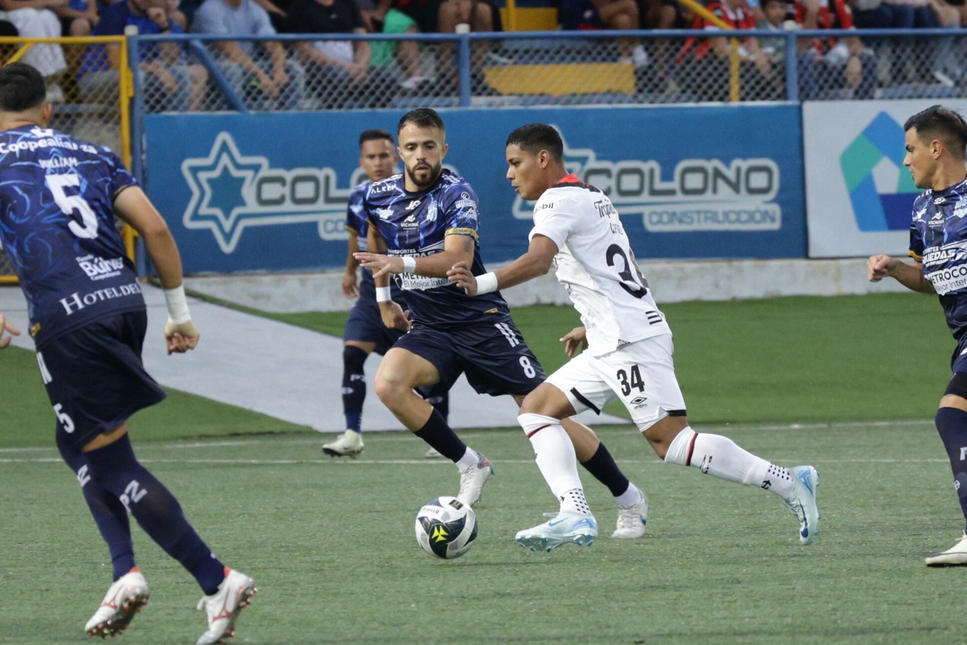 29/09/2024, Pérez Zeledón, partido de la jornada 13 del torneo de apertura 2024 entre el Municipal Pérez Zeledón y Liga Deportiva Alajuelense.