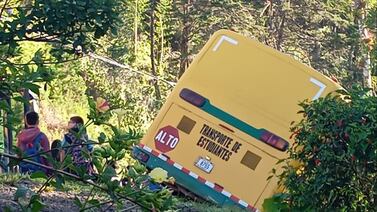 Cifra de atendidos por accidente de bus con estudiantes subió a 18 pacientes