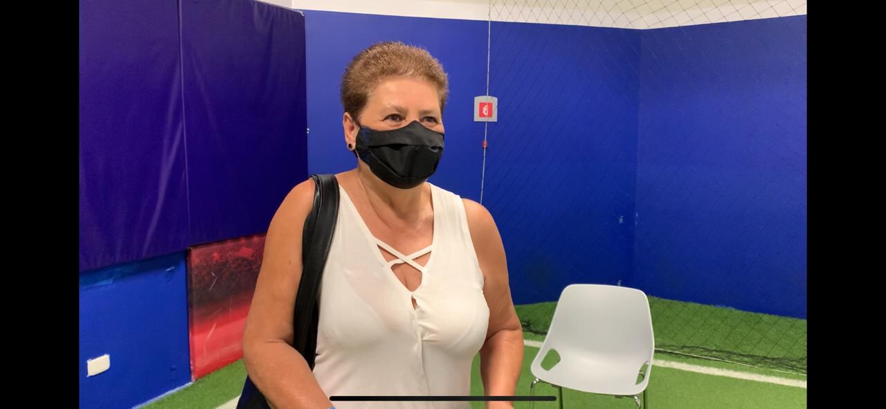 Entre el sábado 29 y el domingo 30 de mayo del 2021, la CCSS, en 24 áreas de Salud, vacunó 15.544 personas contra el covid-19.  En la foto doña Eribeth Vargas Arce, vecina del barrio Corazón de Jesús en Barva de Heredia