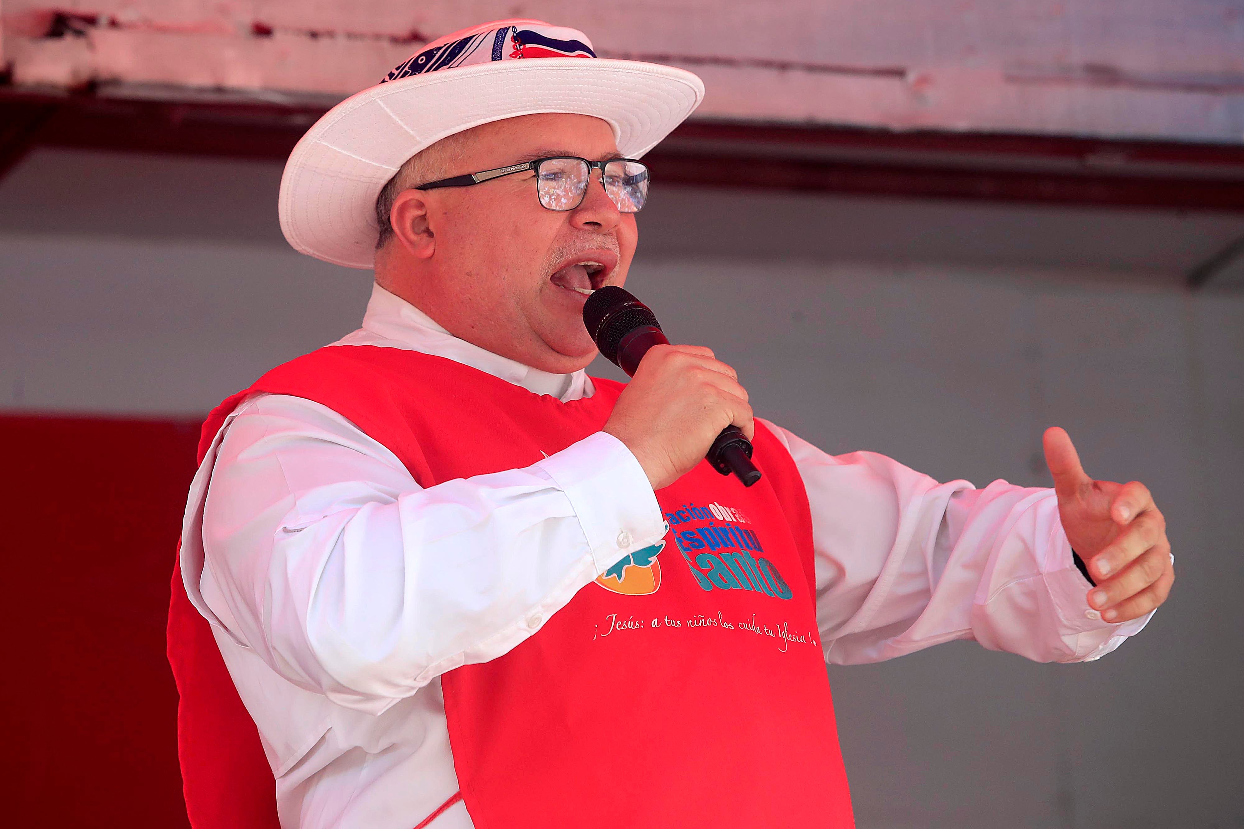 30/09/2023 San José. Marcha nacional “Nuestros niños son sagrados”, partió a las 9:00 a.m. desde el Parque Central hacia la estatua de León Cortés, en La Sabana, pasando por la Avenida Segunda y el Paseo Colón. Cientos de personas acudieron al llamado de la iglesia católica y evangélica vistiendo camisetas y camisas blancas y portando pancartas con mensajes en favor de la niñez costarricense.