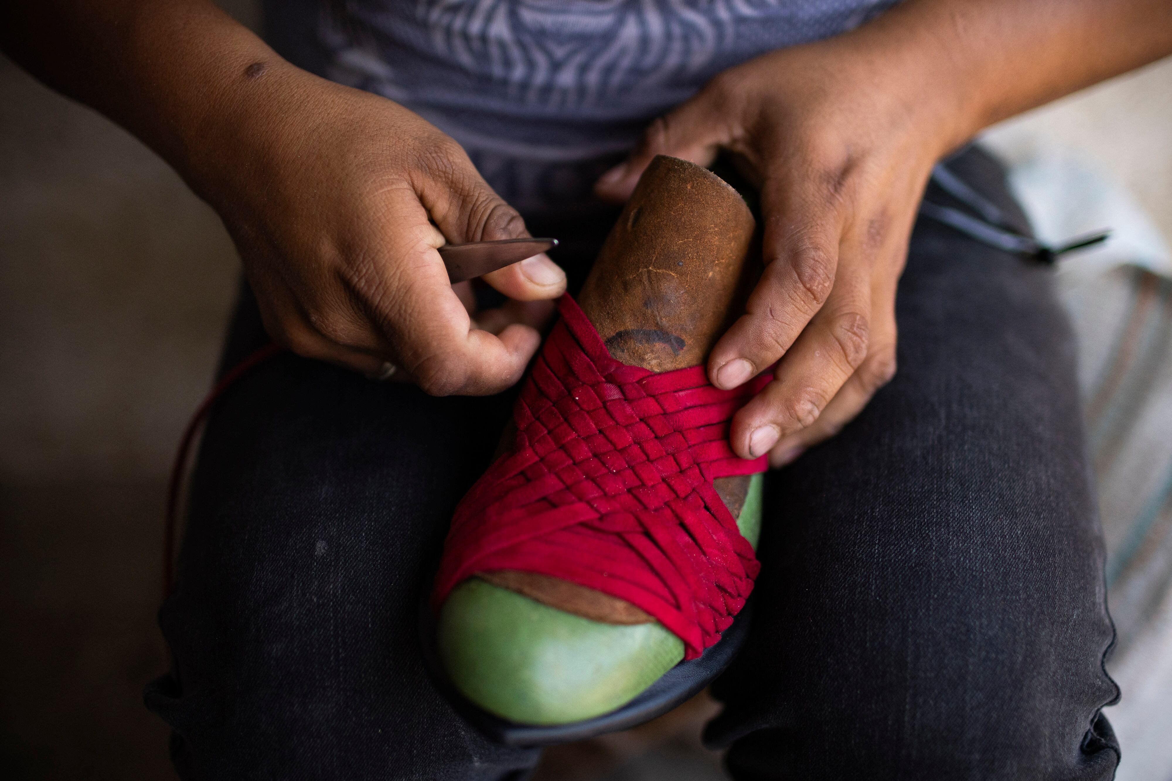 El modelo que sacó Adidas es muy parecido a este. (Photo by Rodrigo OROPEZA / AFP)