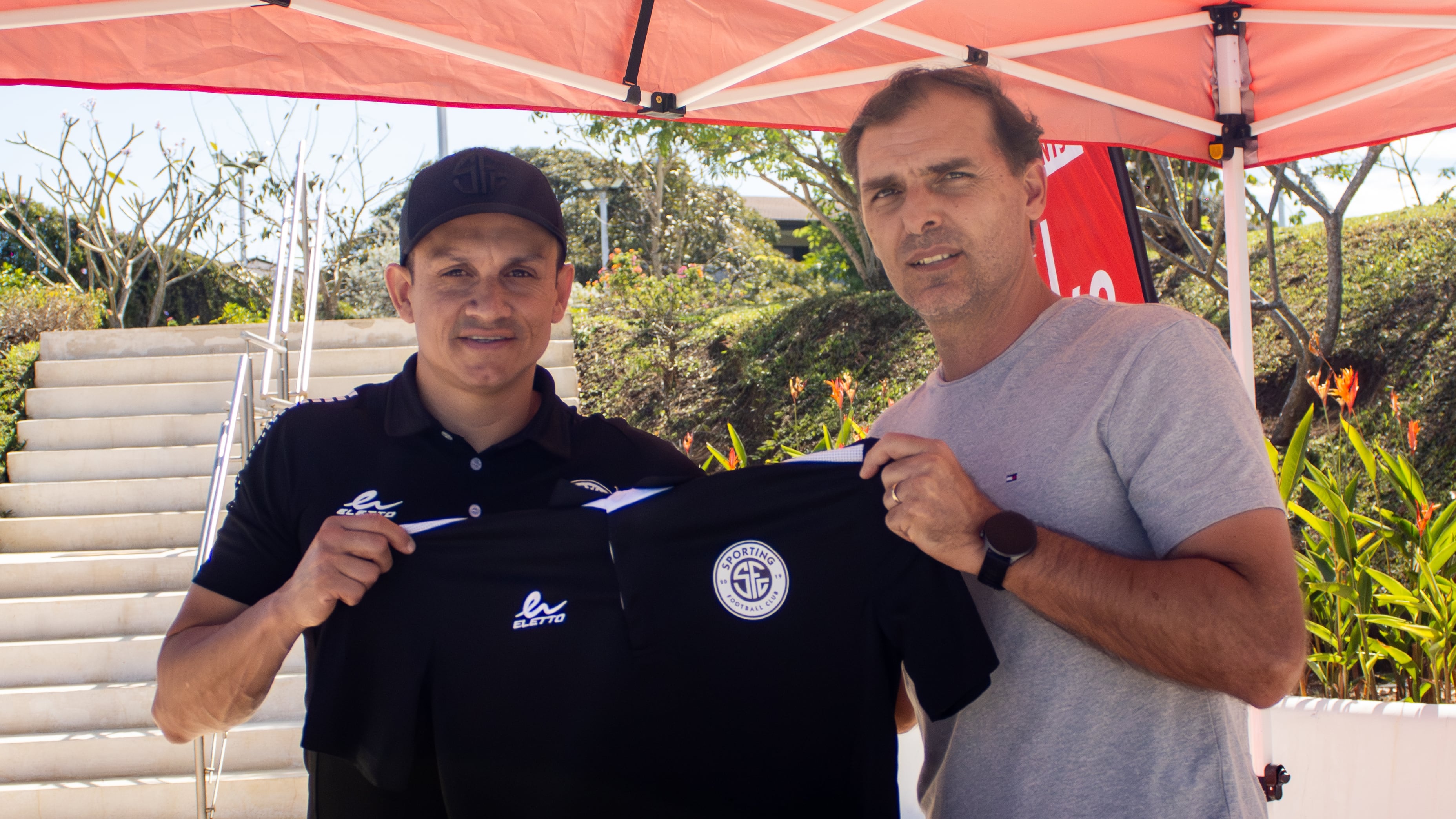 José Miguel Cubero presentó a Andrés Carevic como el nuevo técnico de Sporting.