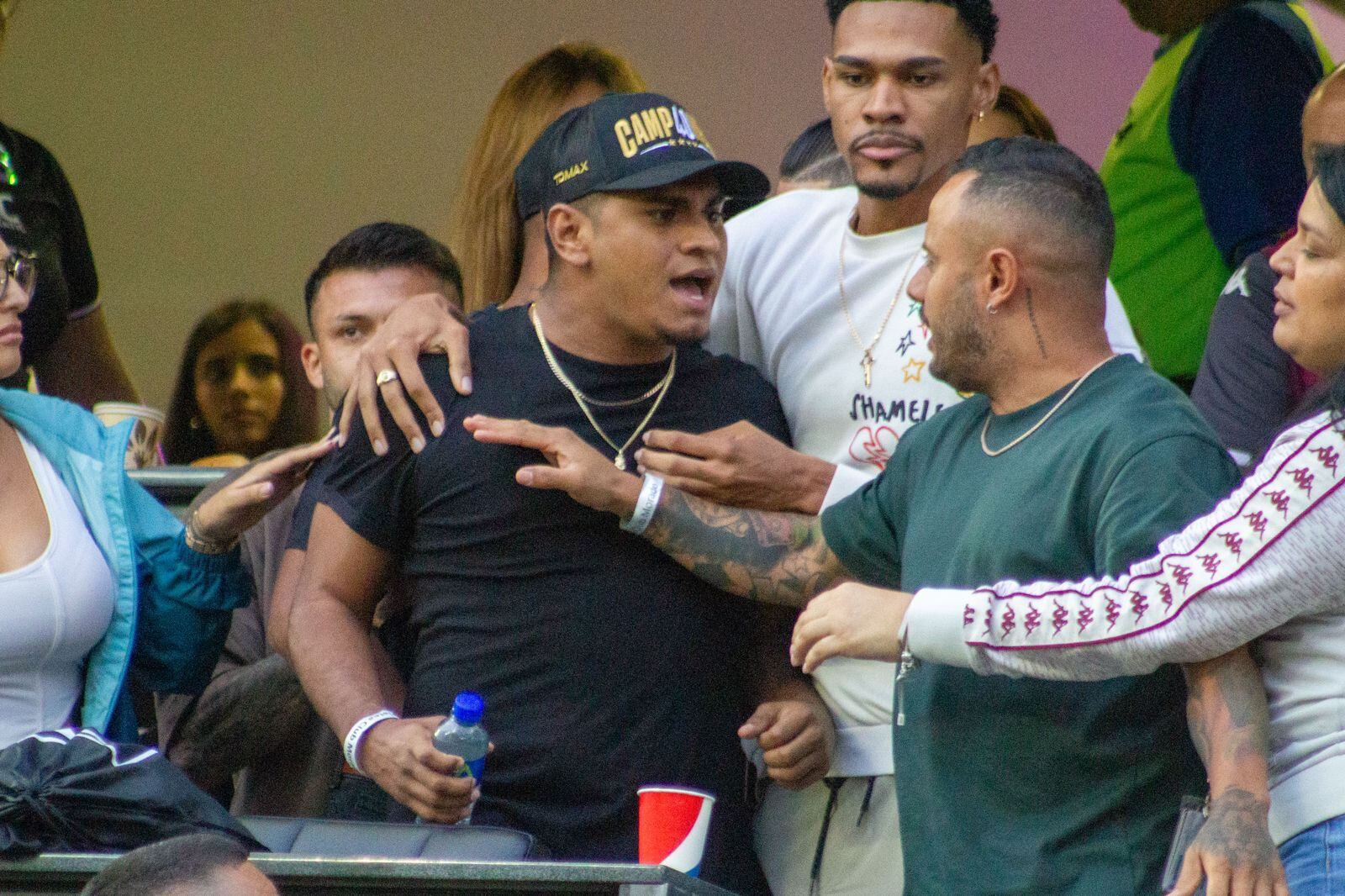 A los pocos minutos Allan Alemán interviene en la situación. Foto: Ascenso Total cortesía.