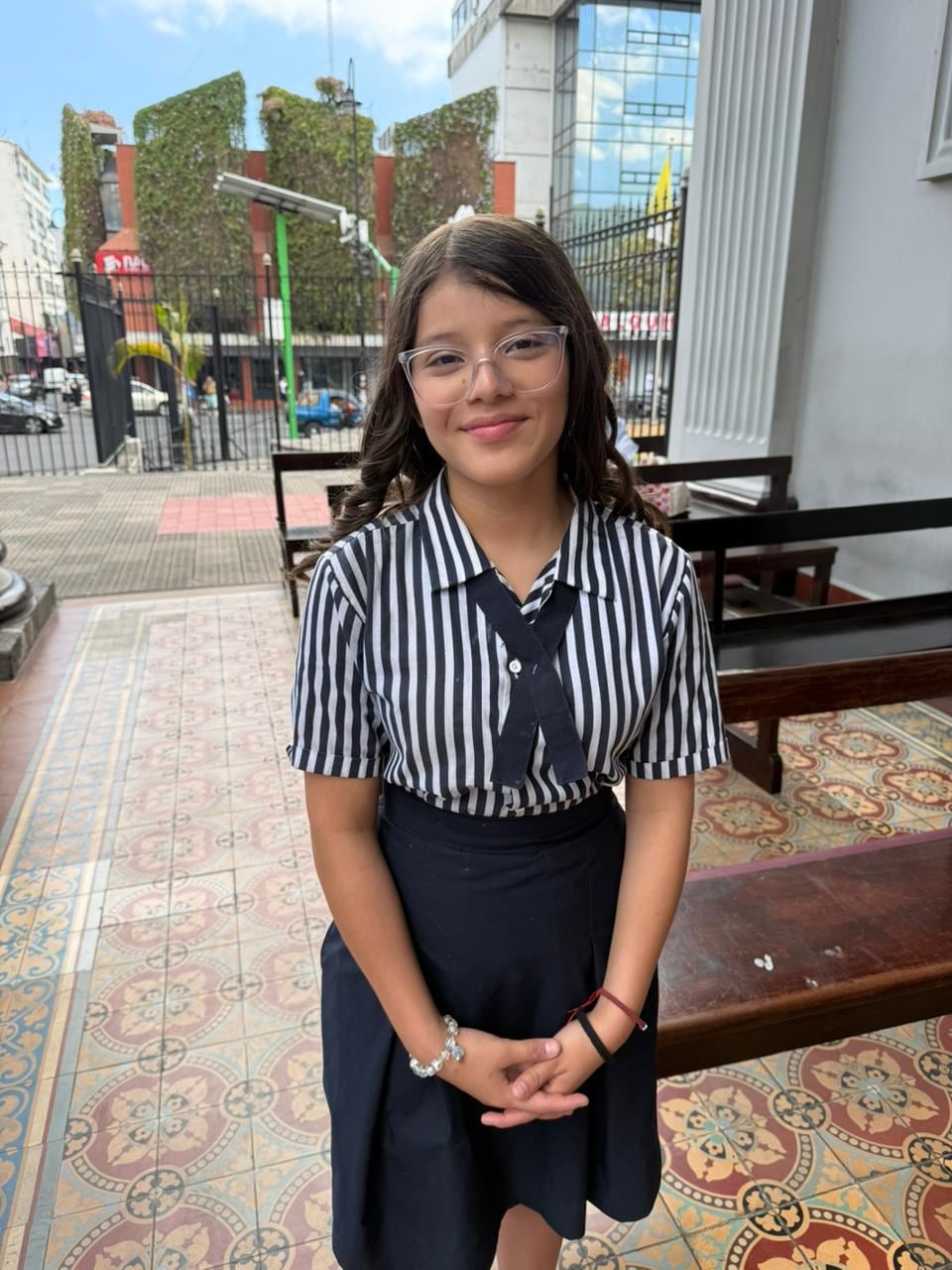 Ángel Víquez, estudiante del Colegio Superior de Señoritas, llegó a confesarse en la catedral Metropolitana el viernes 27 de marzo del 2026 cuando se celebró la "Fiesta del Perdón". Más de 200 sacerdotes confesaron desde las 9 a.m. a las 7 p.m.