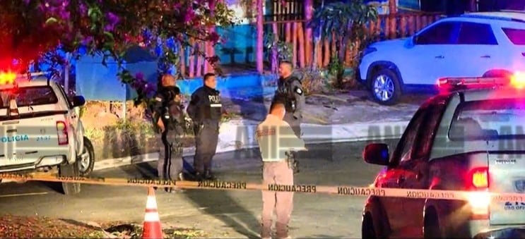 Un doble homicidio ocurrió en San Rafael, en Heredia, frente al bar La Cubana, la madrugada del viernes 24 de abril del 2026. Foto: ANI