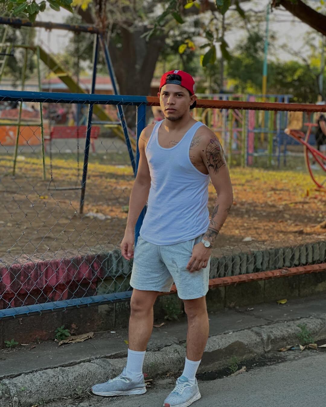 Gabriel Urbina, portero nicaragüense vuelve a deslumbrar a imitar a una reina de belleza en una pasarela. Instagram Gabriel Urbina.