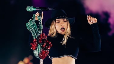 Belinda sufrió aparatoso accidente durante la semana de la moda de París y este se hizo viral