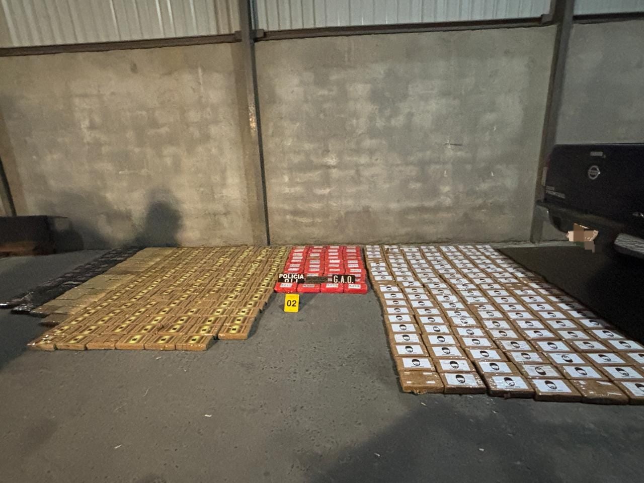 El camión decomisado en Guanacaste ocultaba en su interior 356 paquetes. Foto OIJ.