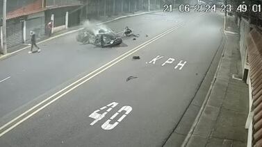 Video muestra cómo tres hombres sobrevivieron a un terrible accidente de tránsito