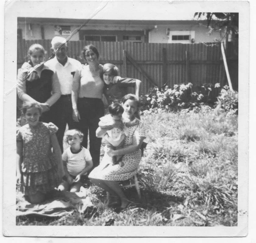 Nietas de Alejandro Morera Soto recibieron a delegación del Real Madrid en su restaurante.
