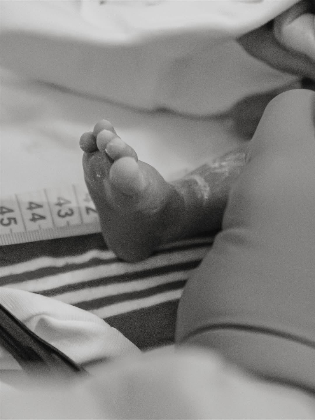 Marianela Valverde y su hija Macarena cuando nació el 14 de junio de 2025 de forma prematura.