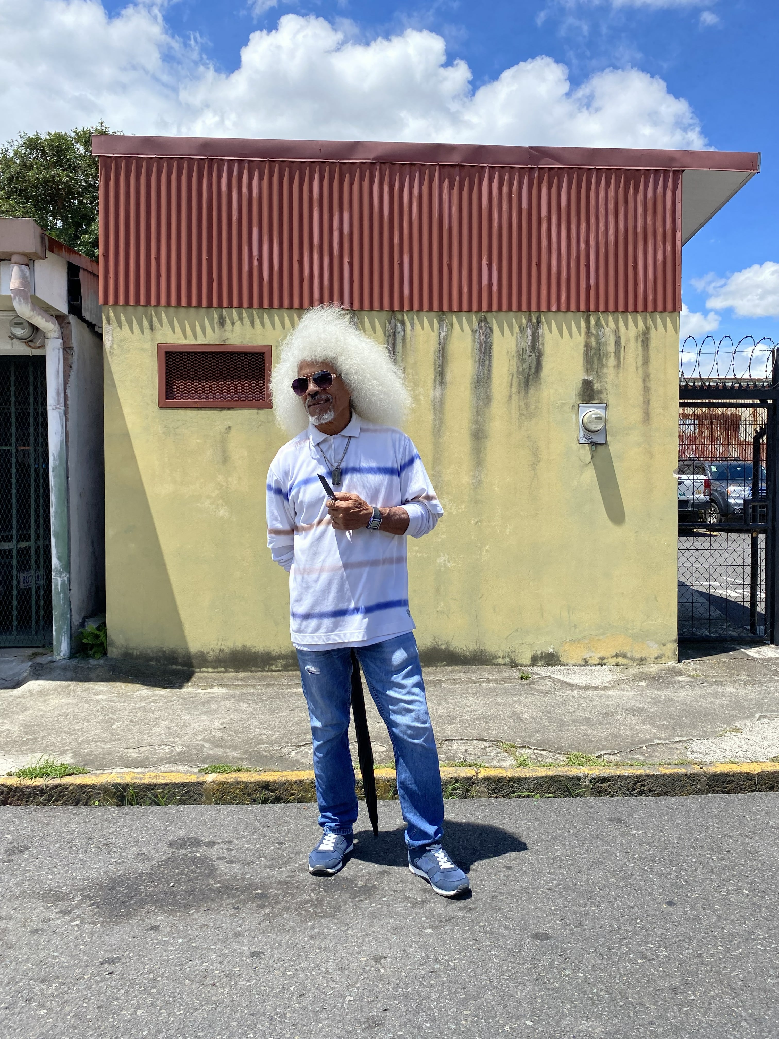 La escritora Karina Salguero y el fotógrafo Claudio Corrales retratan en un libro (“Barrio Luján. Una cartografía imaginada”) la vida cotidiana, la identidad y la resistencia de uno de los barrios más tradicionales de la capital costarricense.